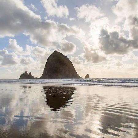 Cannon Beach Vibes, Steps To The Beach,Wifi,3 Full Bedroom En Suites With 3 Fireplaces,Near Downtown Exteriör bild