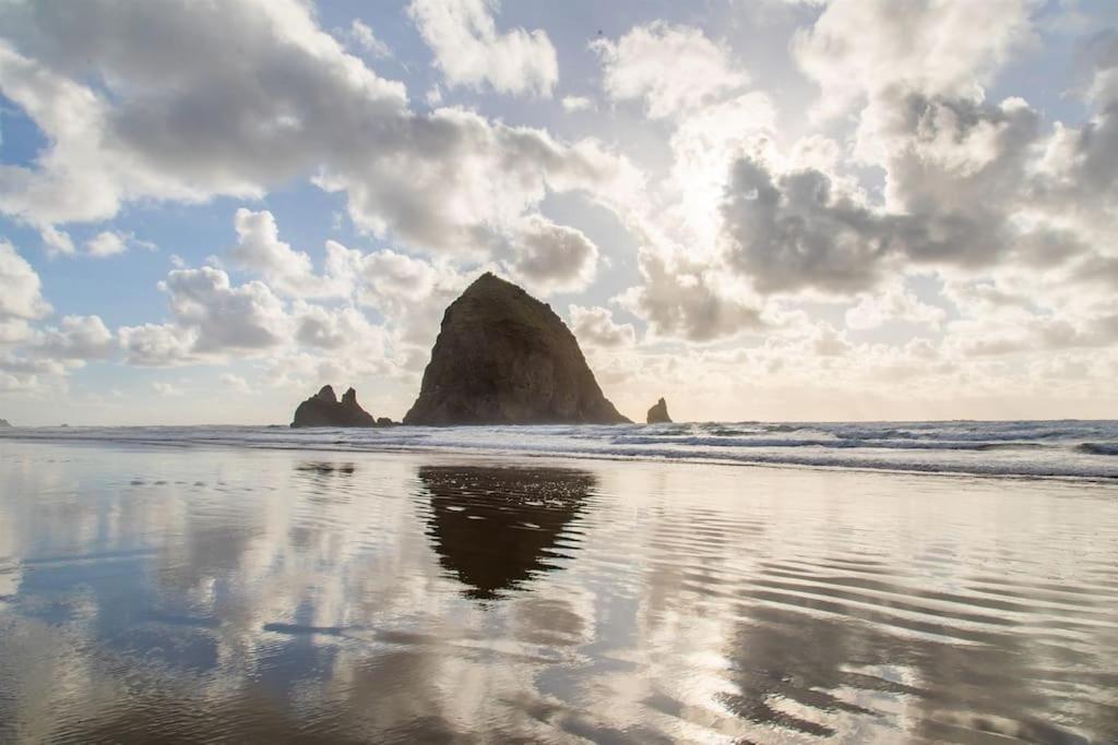 Cannon Beach Vibes, Steps To The Beach,Wifi,3 Full Bedroom En Suites With 3 Fireplaces,Near Downtown Exteriör bild